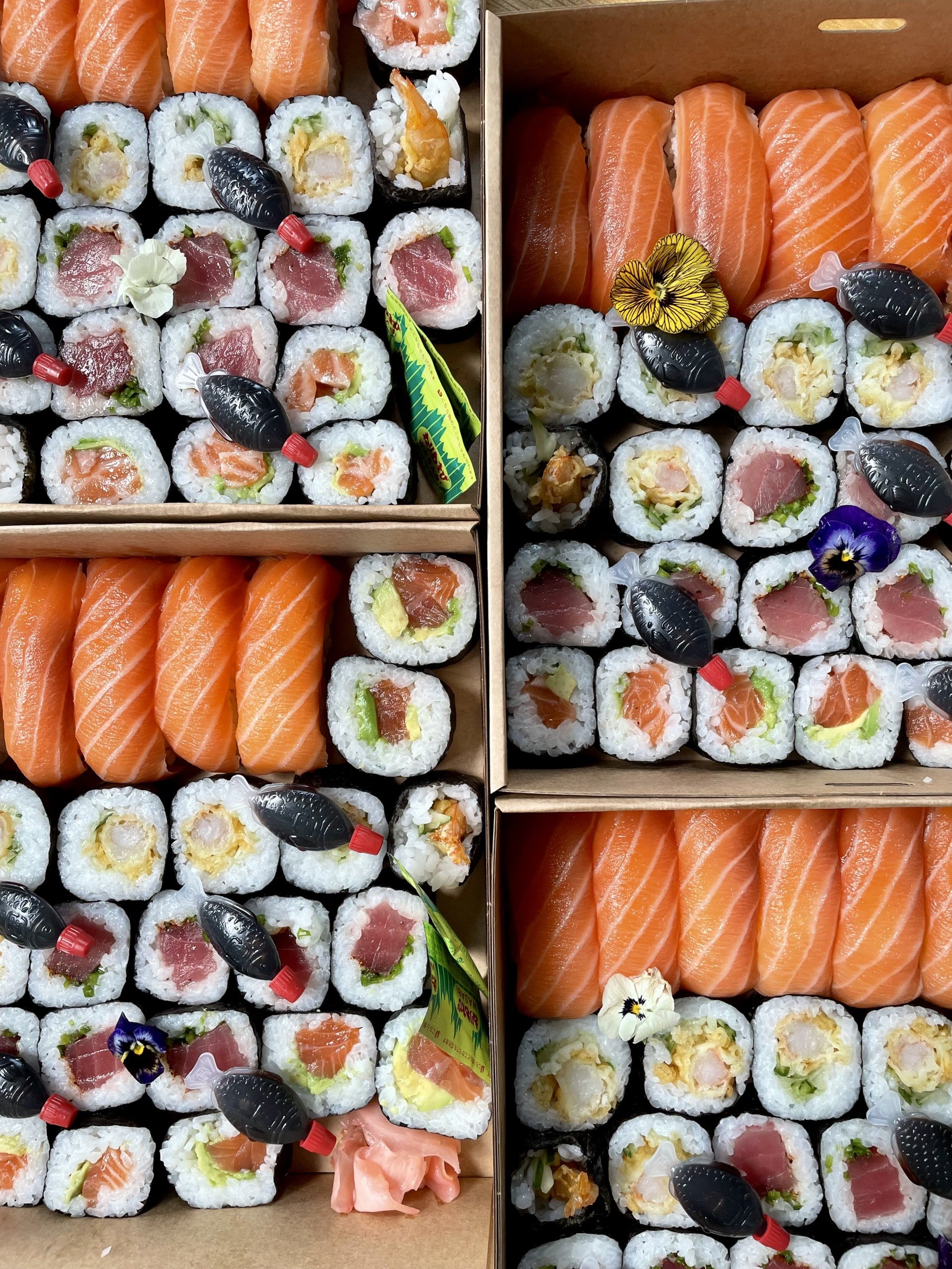 Deluxe Sushi Box